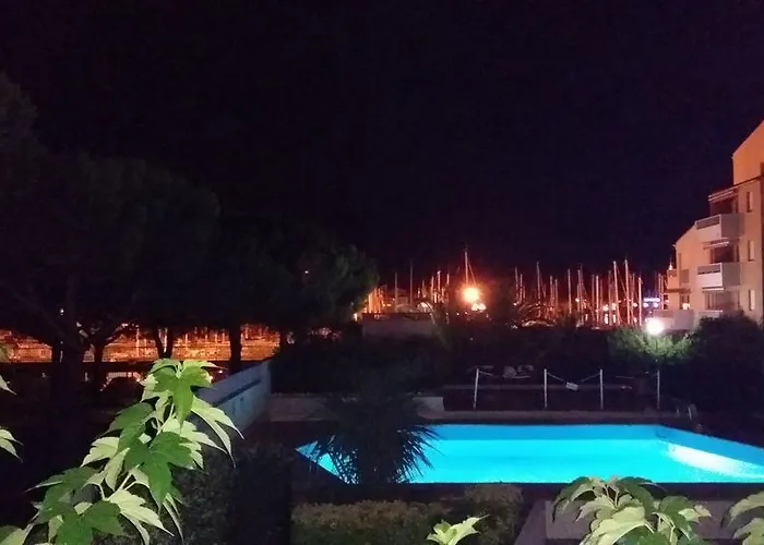 La Voile D' Or 3* אגדה