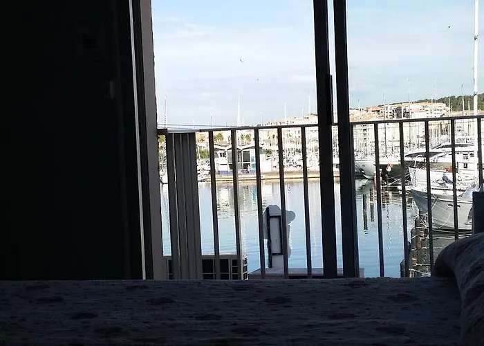 La Voile D' Or אגדה